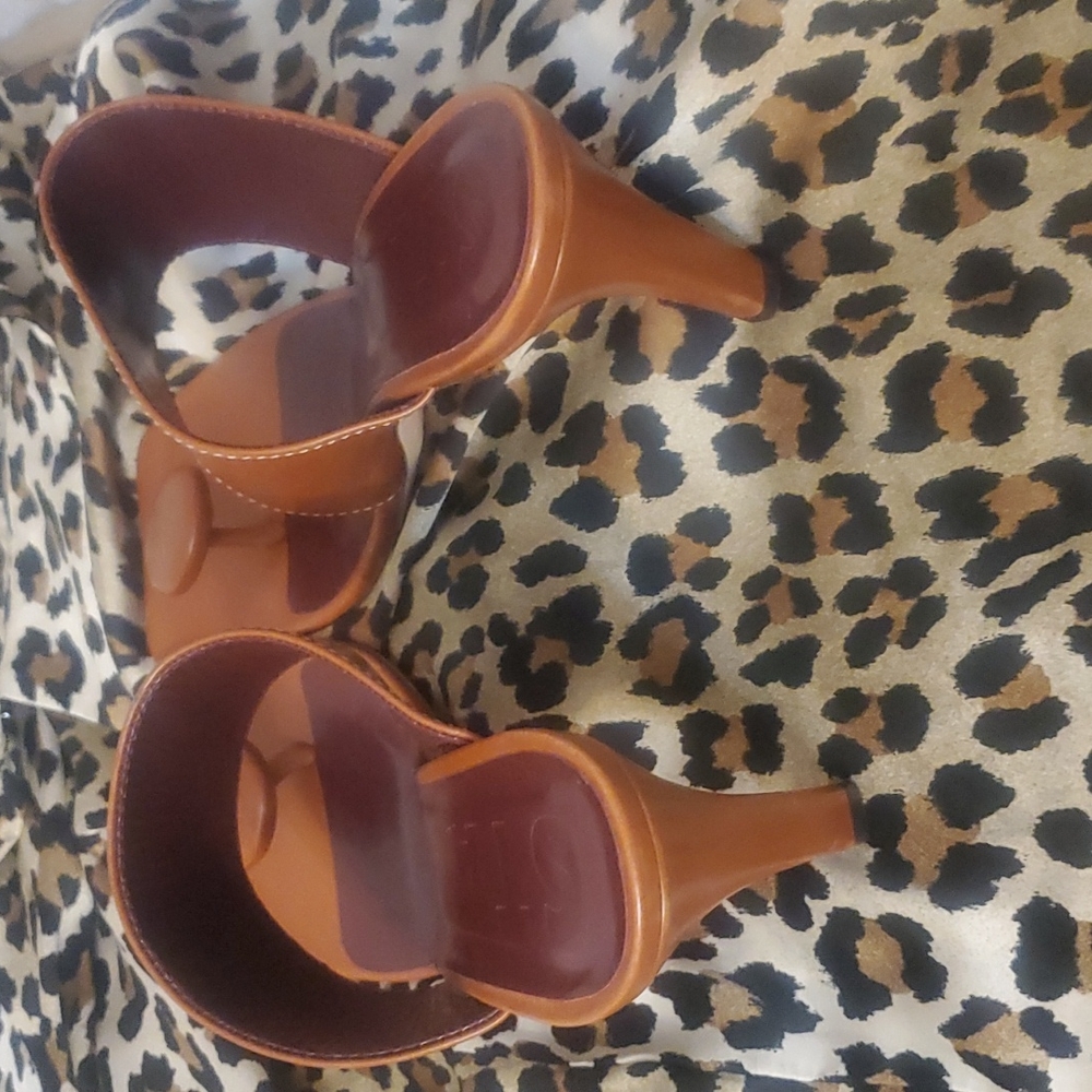 STAUD LUNA SQUARE TOE SANDALS IN TAN / BROWN WORN ONCE  WITH NO MAKES LOOK NEW. - Picture 3 of 5